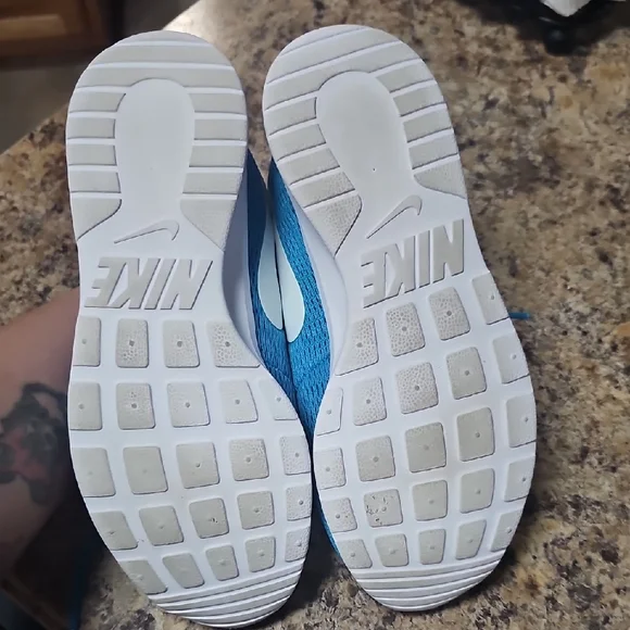 Nike Womens Turquoise Blue Mesh Athletic Sneakers - Picture 4 of 5